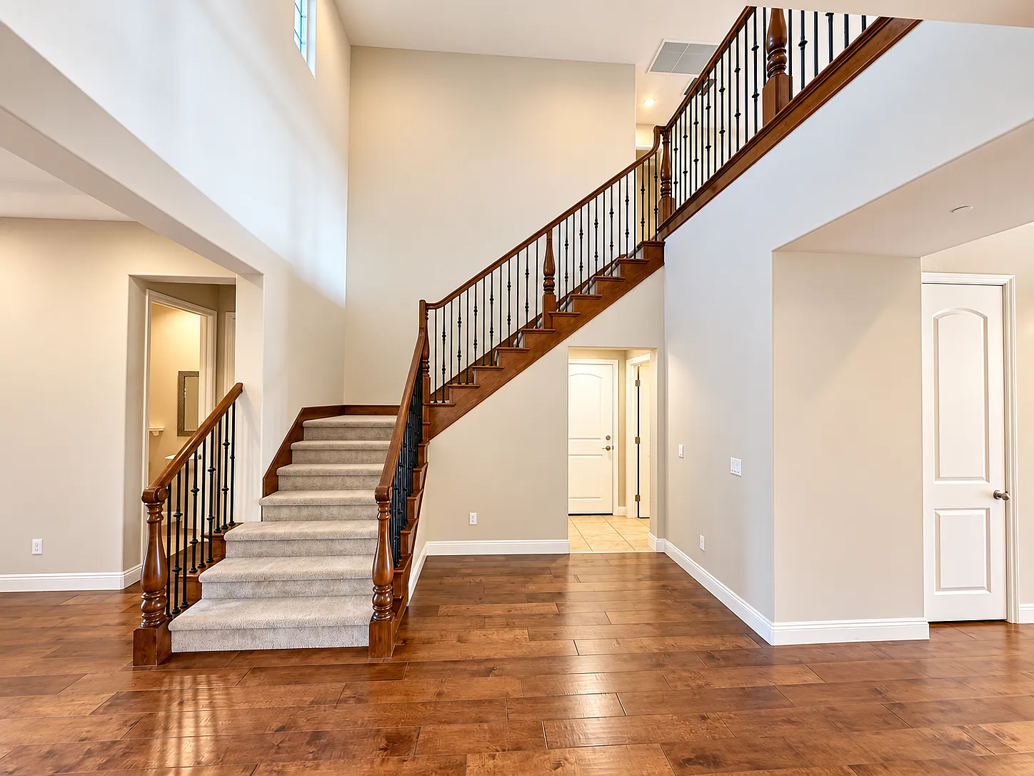 4 bed, 3428 sqft, $6,900 — Photo 3
