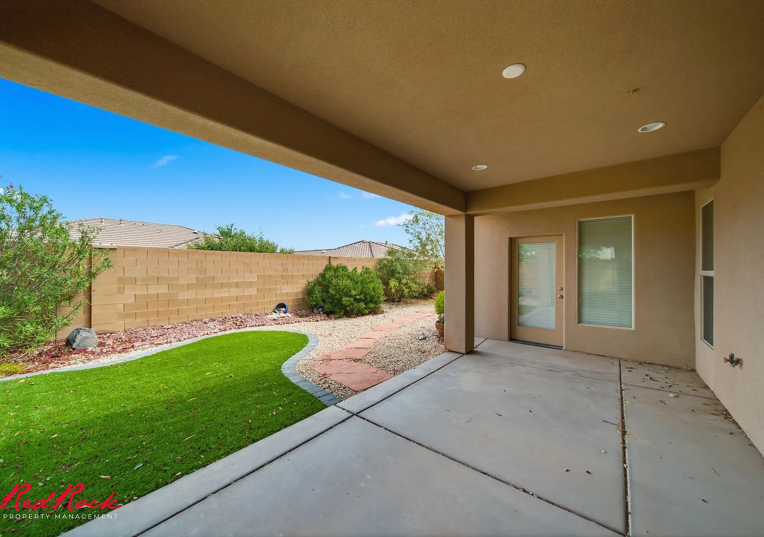 Gorgeous 3 Bedroom Home in SunRiver 55+ Community! — Photo 3