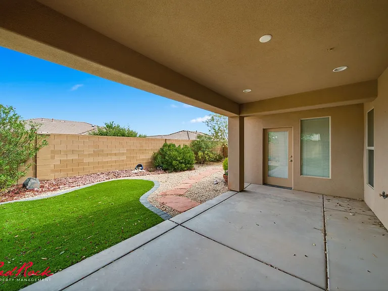 1546 Morane Manor Dr — Photo 3