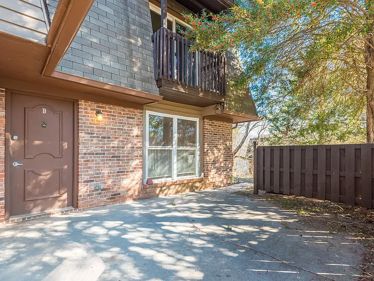 502 Cedartop Ln #B — Photo 21