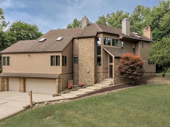 35560 Ridgeway Ln, Willoughby, OH 44094