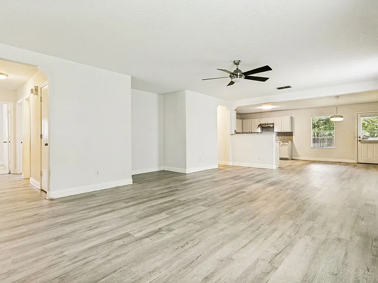 16302 Amberly Ct — Photo 10