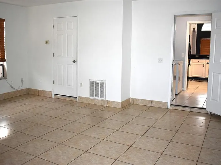 436 Lake Shore Pkwy — Photo 5