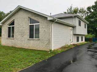 302 Rev Walton Dr, Lockport, IL 60441