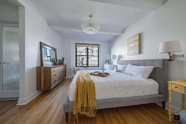 Sold by R New York | media 6