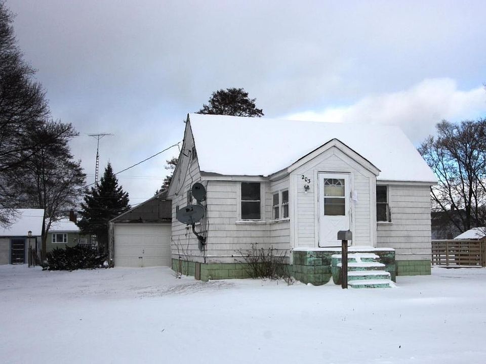 1st image of 203 E Avenue C