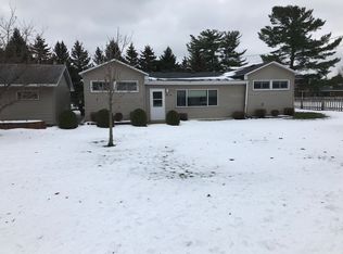 220 N 4th St, Manistique, MI 49854