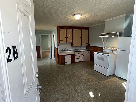 5th image of 142 College St #2B