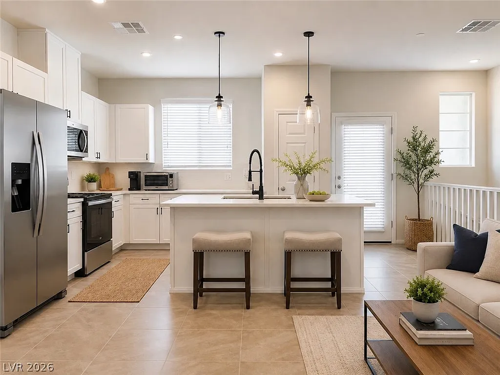 3 bed, 2.0 bath, 1221 sqft, $3,850 — Photo 1