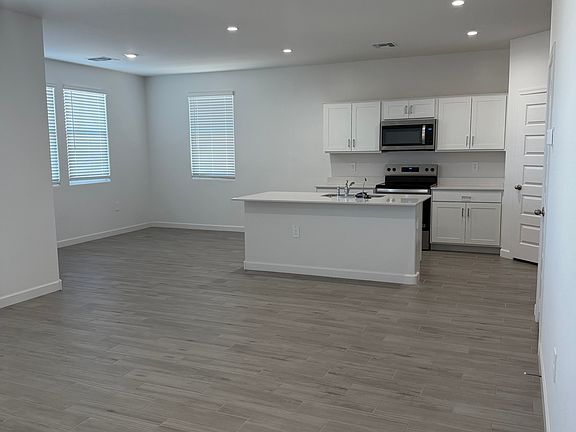 5th image of 2860 W Simone Ave