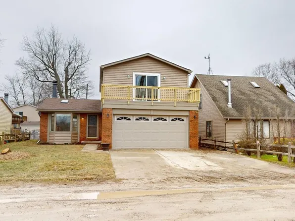 38015 Cherry Ln, Harrison Township, MI 48045