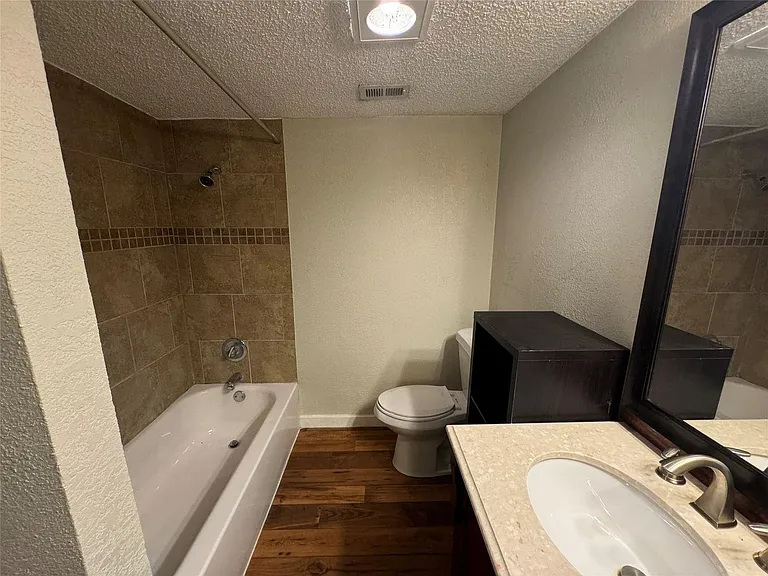 2721 Hurstview Dr #D — Photo 10