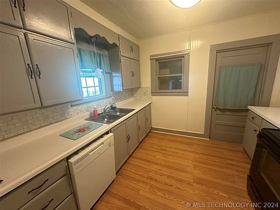 5th image of 807 N Burgess St