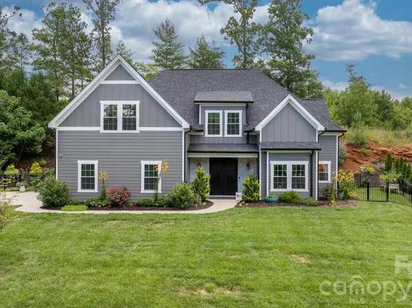 5046 Woodwinds Dr NE, Hickory, NC 28601