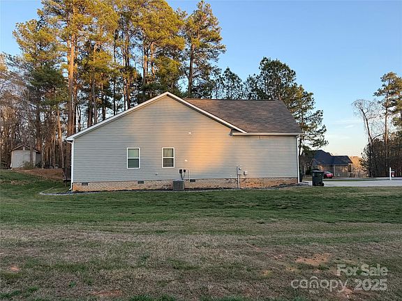 4th image of 115 Stoney Ln