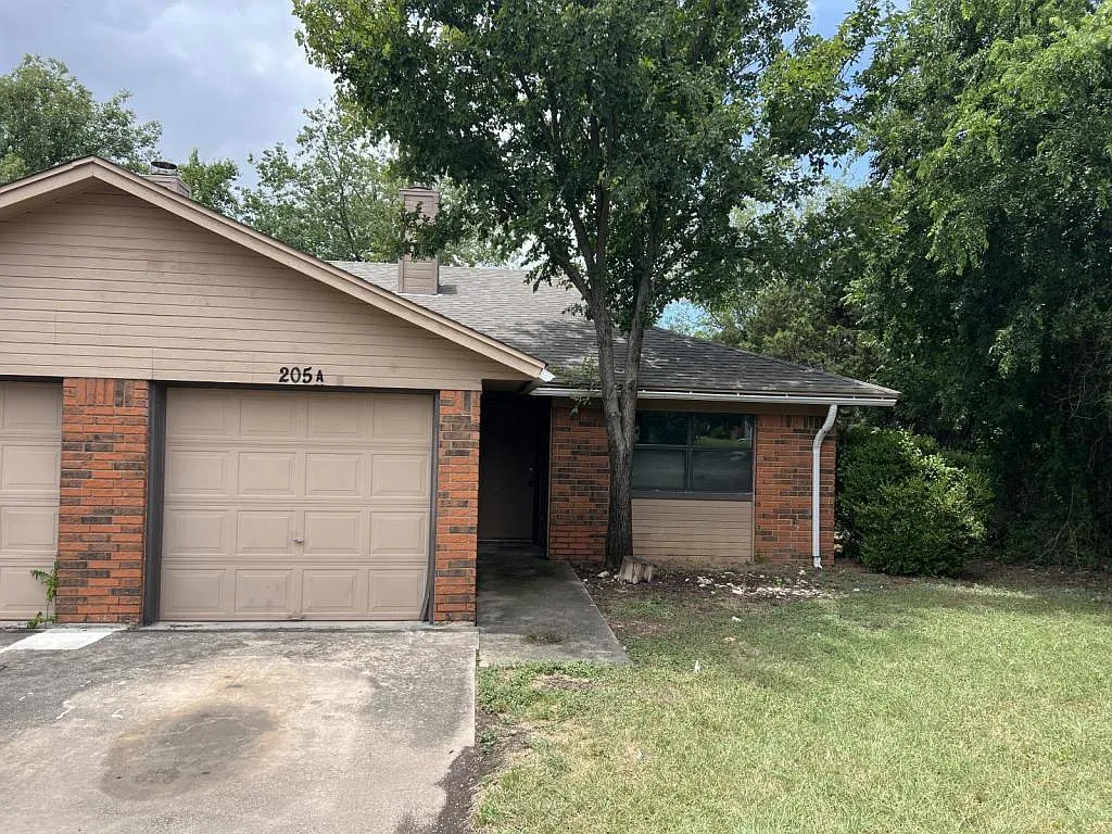 205 Jason Dr — Photo 2