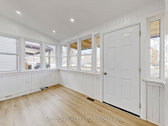 4th image of 181 Talbot St N