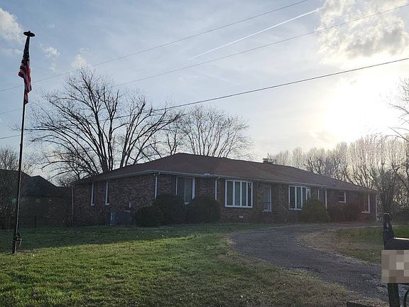 3rd image of 471 Antique Ave