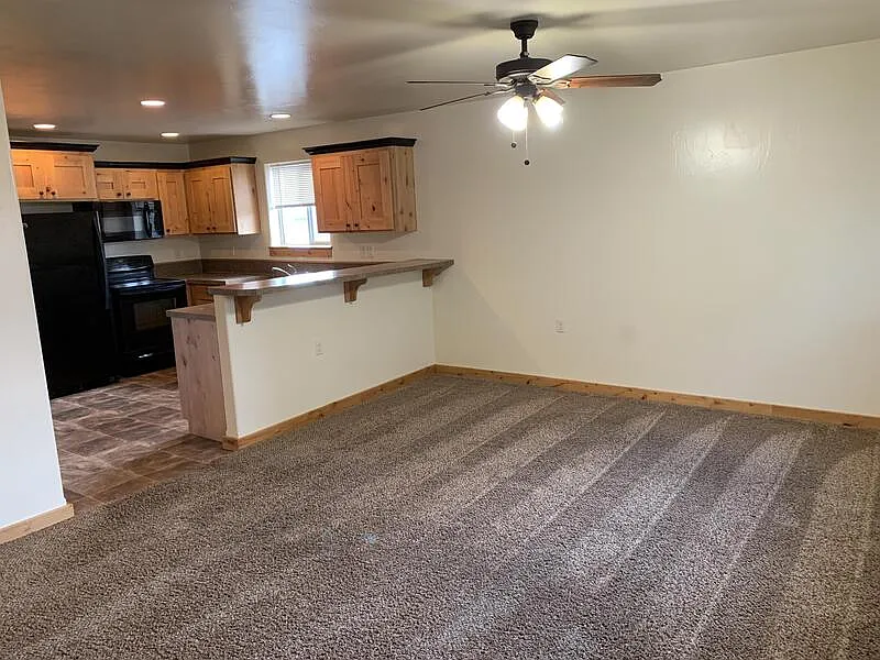 2 bed, 1.0 bath, 850 sqft, $1,425 — Photo 2