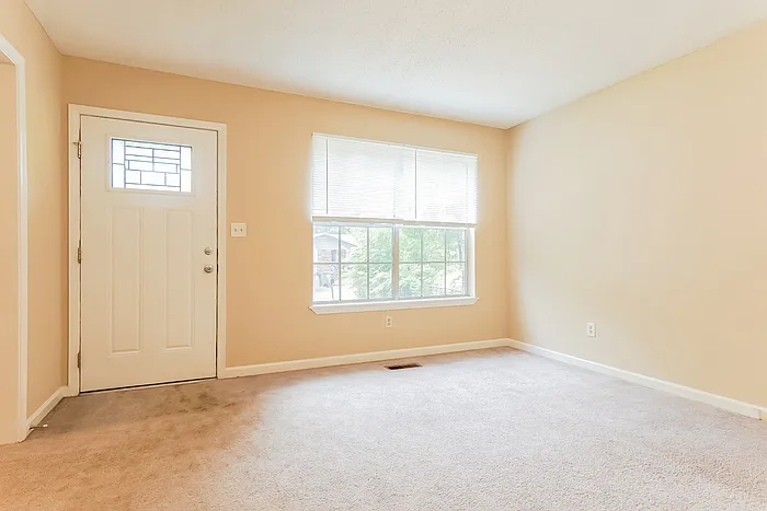 113 Avalon Ave — Photo 2