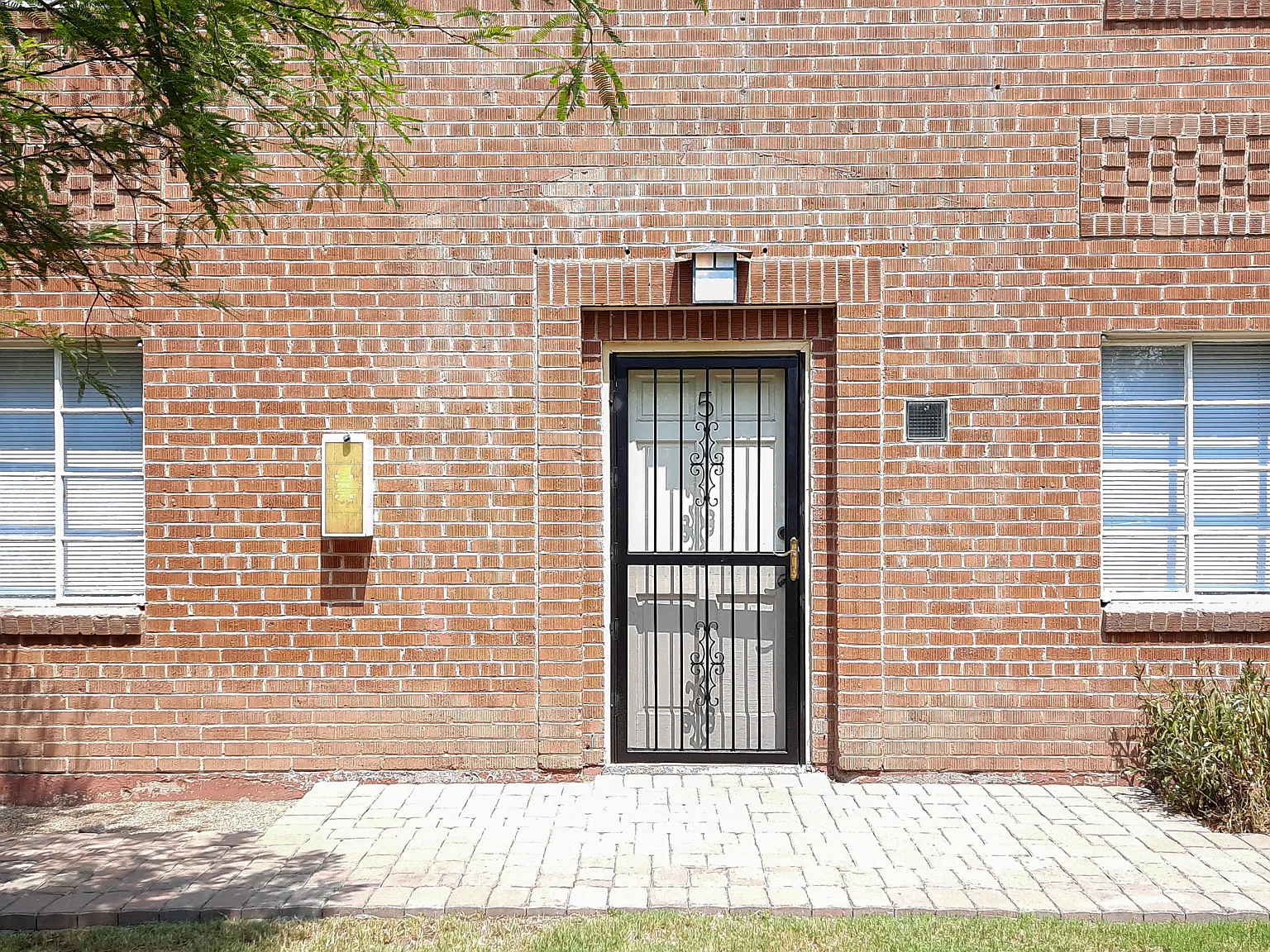 526 W Roosevelt St — Photo 3