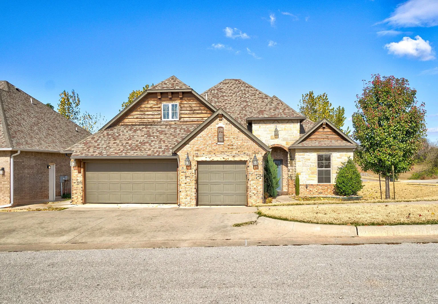 4 bed, 2.0 bath, 1978 sqft, $2,100 — Photo 4
