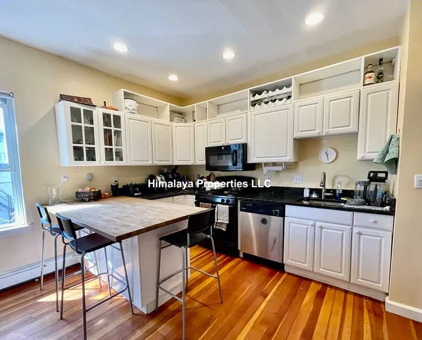 3 bed, $4,500 — Photo 1