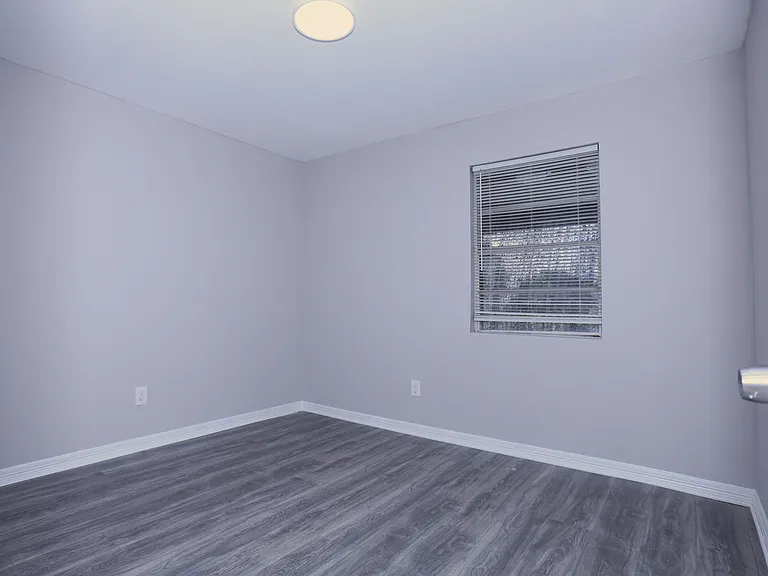 123 W 6th St #1 — Photo 7