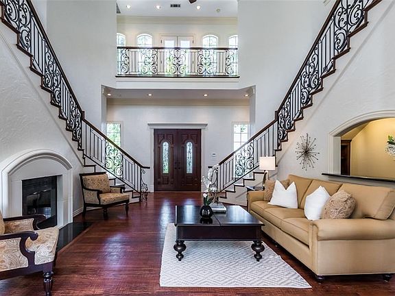 3rd image of 712 Winding Bend Cir
