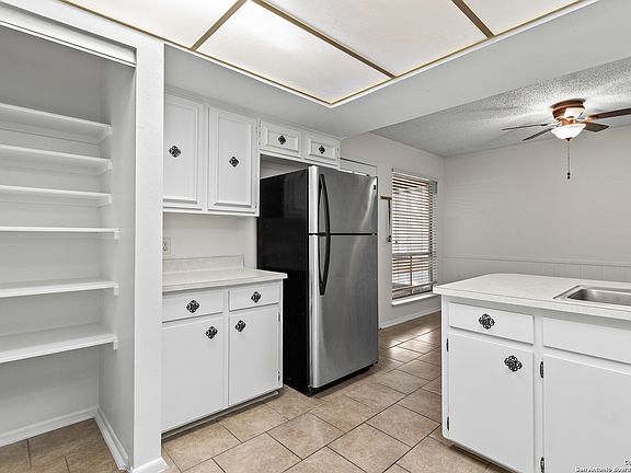 5th image of 3803 BARRINGTON ST #1D