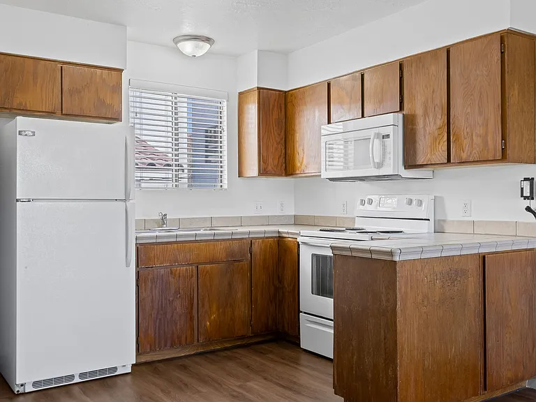 141 N 200 W — Photo 17