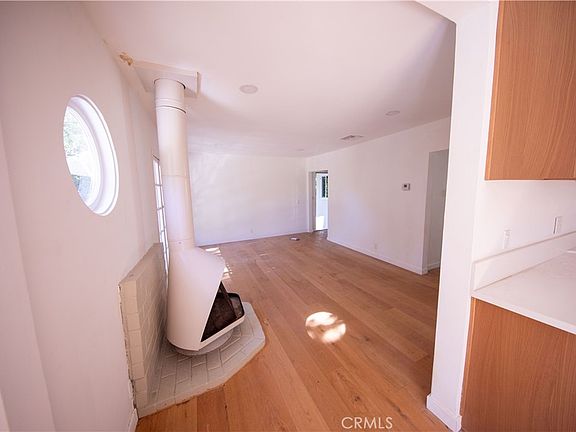 3rd image of 785 Skyland Dr