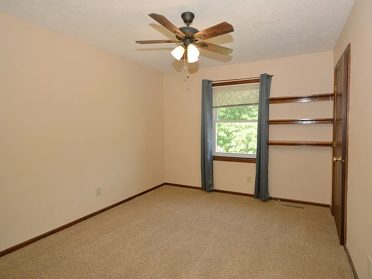 4745 Briarhill Dr — Photo 20