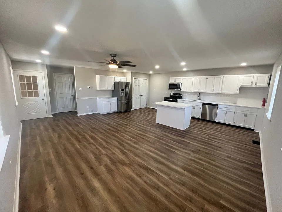 611 Old Elm St