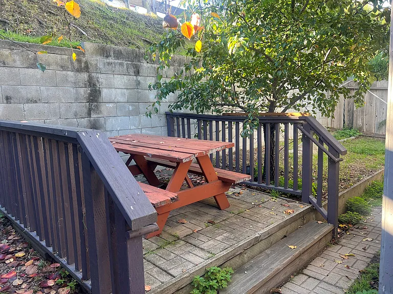 347 Hawthorne St — Photo 12