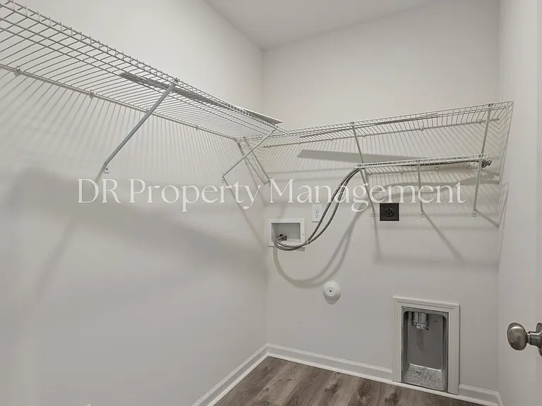 1204 Manor Dr — Photo 7