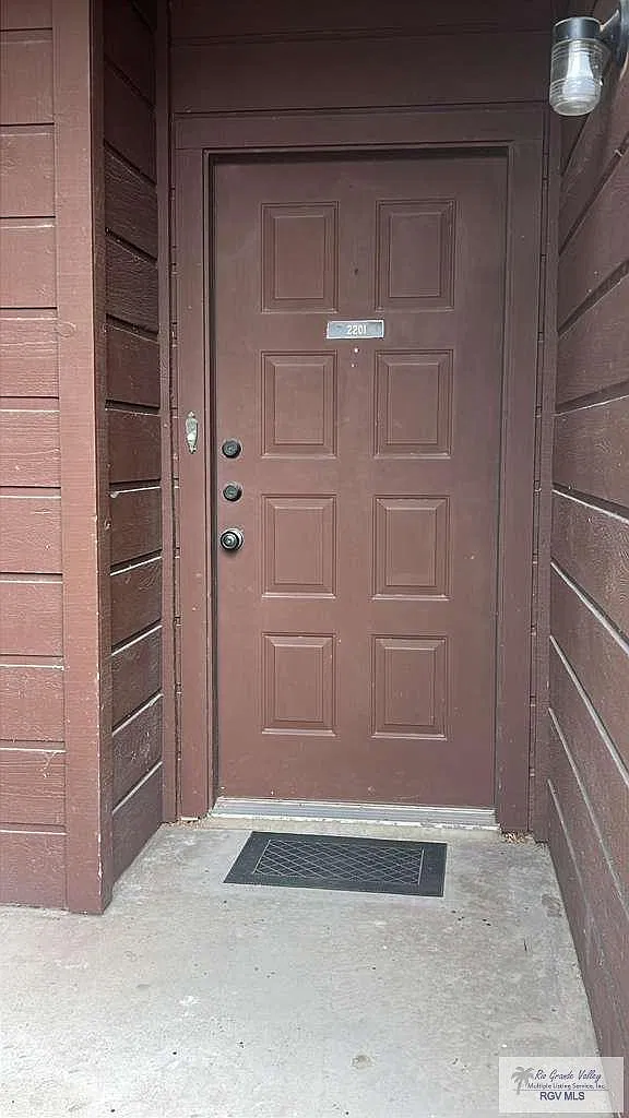 2 bed, 2.0 bath, 1050 sqft, $2,000 — Photo 2
