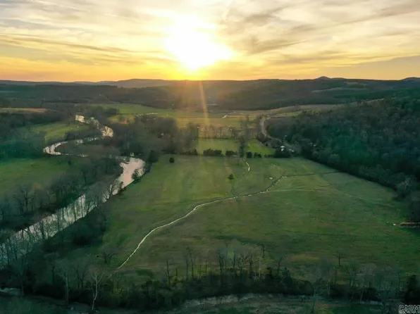 (undisclosed Address), Clinton, AR 72031