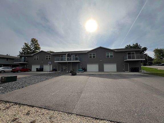 5th image of 580 Main St