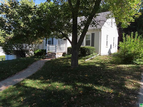 3rd image of 3264 Douglas St