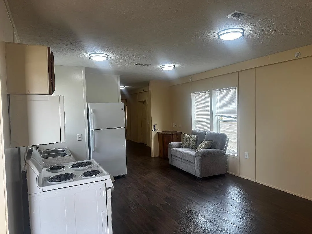 3 bed, 2.0 bath, 793 sqft, $1,600 — Photo 4