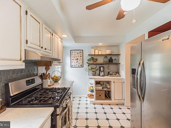 4th image of 310 Pensdale St