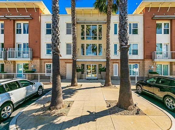2nd image of 1901 S Victoria Avenue #211