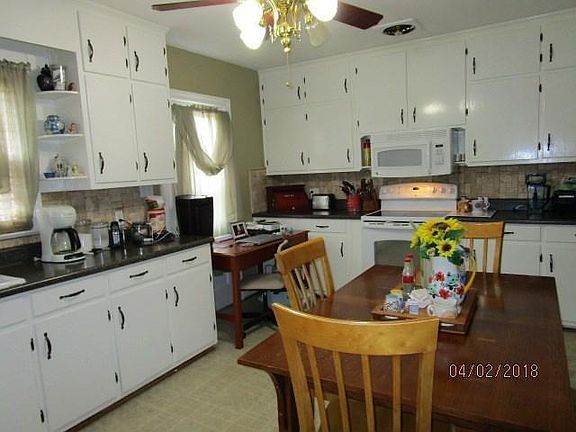 4th image of 4064 Sunset Dr