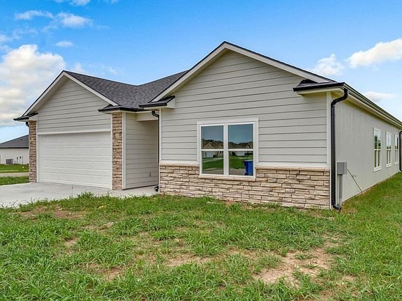 4th image of 2604 Heron Cir