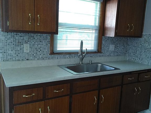 4th image of 2419 Pierce Ave