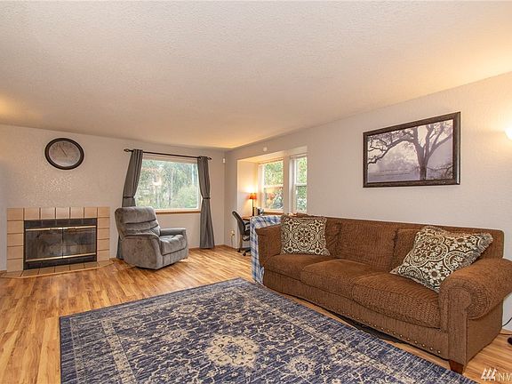 5th image of 20 E Birch Pl
