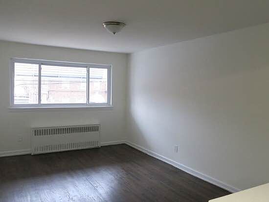 4th image of 715 E 224th St