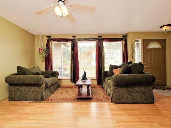 Spacious living room