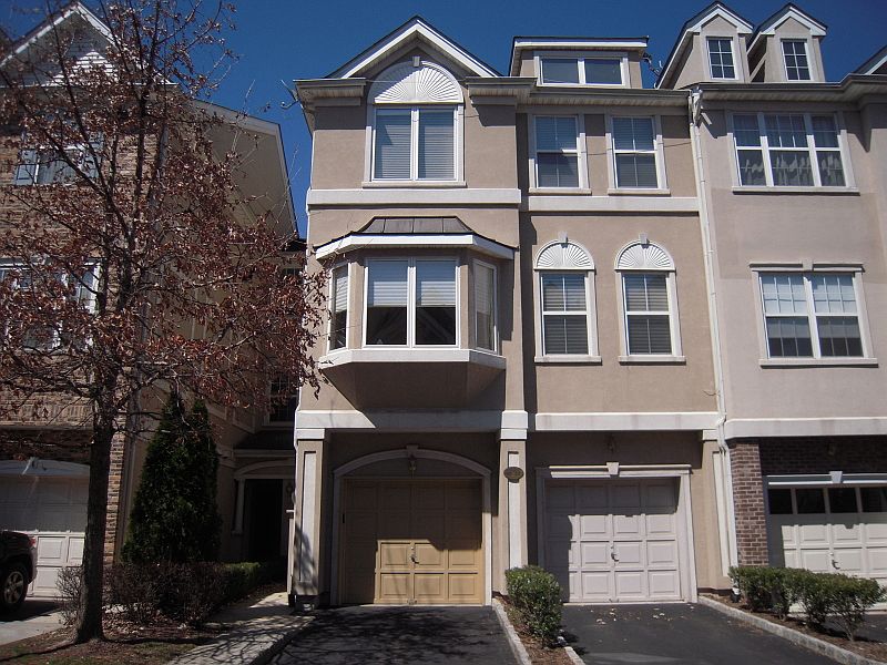 1st image of 10 Carrington Pl